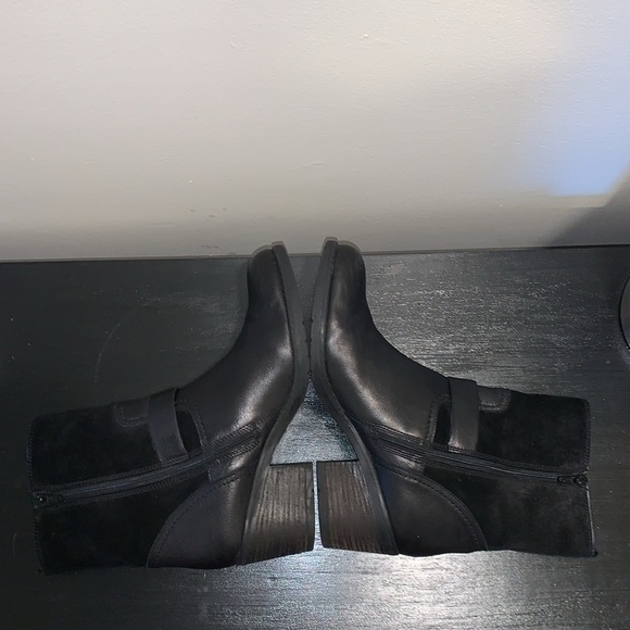 Clarks Leather and Suede Stacked Heel Boots.  Size 10. - Picture 4 of 13